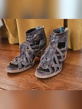 Freebird Penny Distressed Leather Strappy Stacked Block Heel Sandals Women Sz 9